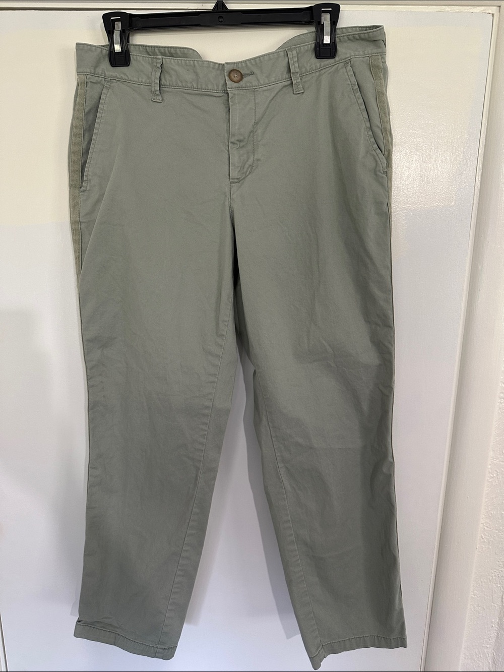 GAP girlfriend khaki in Light Olive Women's Straight Chino Pants Size 10/30R